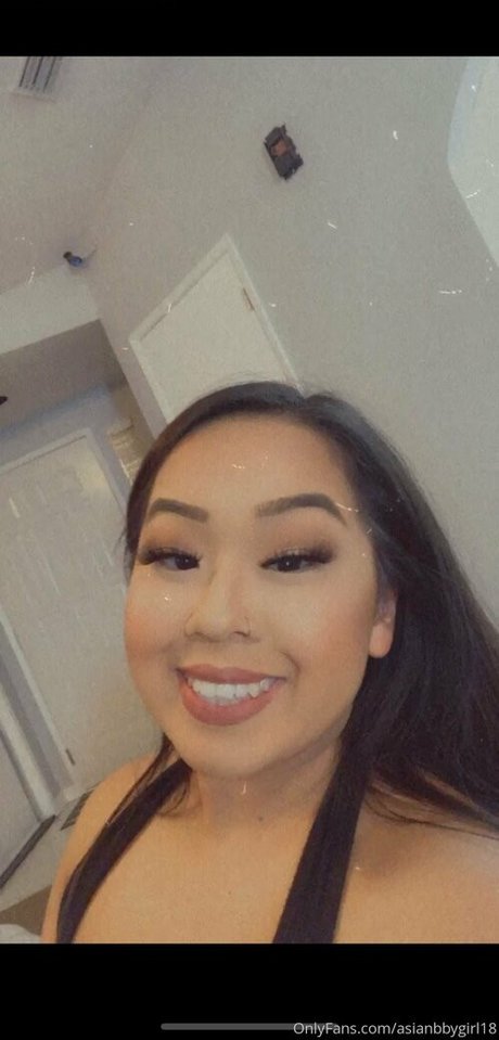 Naakte gelekte OnlyFans-foto van Asianbbygirl18