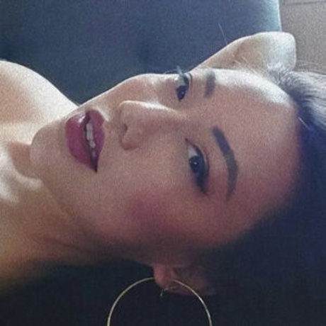 Naakte gelekte OnlyFans-foto van Ravenna Tran