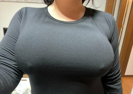 Naakte gelekte OnlyFans-foto van Maria Asmr