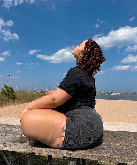 Naakte gelekte OnlyFans-foto van Mamitinkk