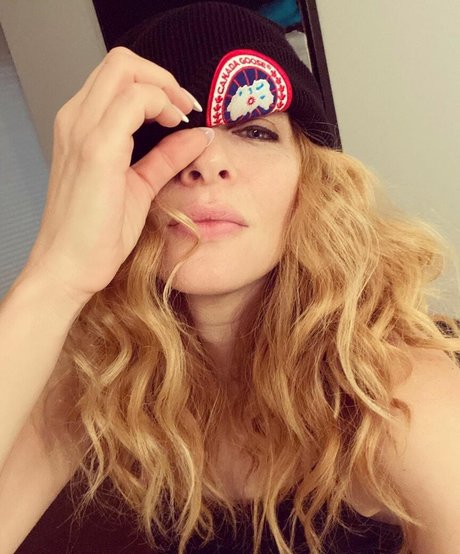 Naakte gelekte OnlyFans-foto van Rachelle Lefevre