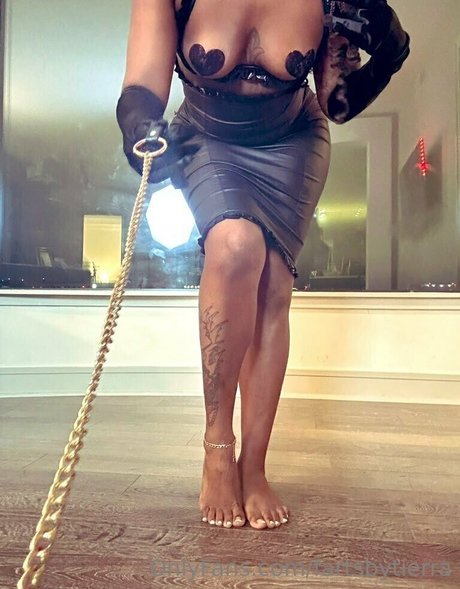Naakte gelekte OnlyFans-foto van Fartsbytierra