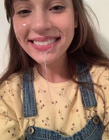 Naakte gelekte OnlyFans-foto van Annablossom