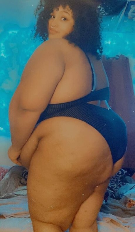 Naakte gelekte OnlyFans-foto van Bbwamberlve