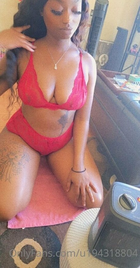 Naakte gelekte OnlyFans-foto van Keiland