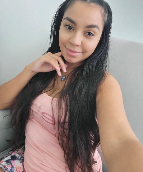 Naakte gelekte OnlyFans-foto van Isabella Lopez