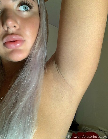 Naakte gelekte OnlyFans-foto van Bratprincessava