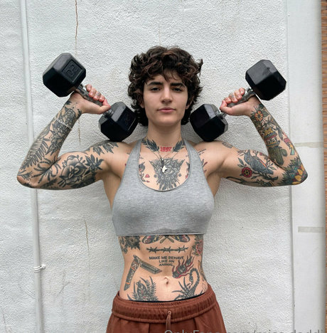 Naakte gelekte OnlyFans-foto van Yourfavoritetomboy