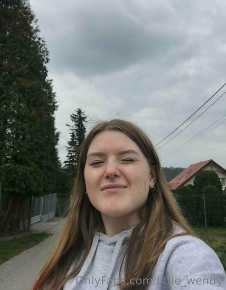 Naakte gelekte OnlyFans-foto van Littlewendy