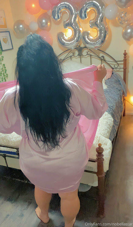 Naakte gelekte OnlyFans-foto van Nobellastar