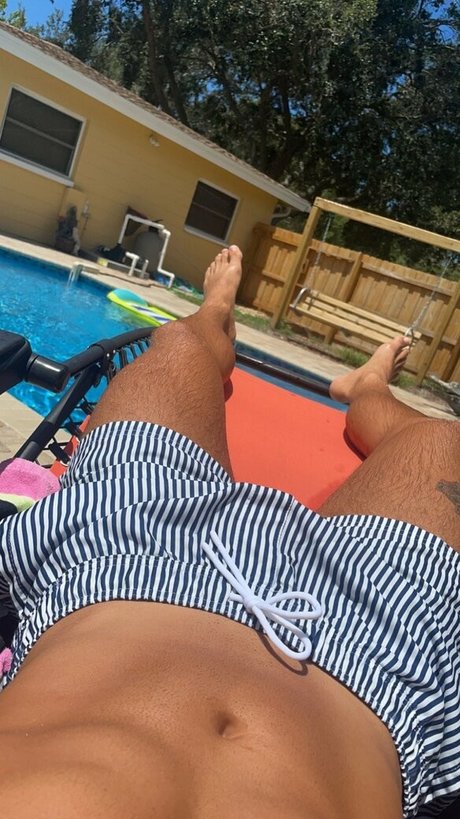 Naakte gelekte OnlyFans-foto van Jfit98
