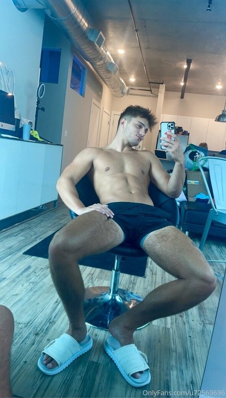 Naakte gelekte OnlyFans-foto van Jfit98