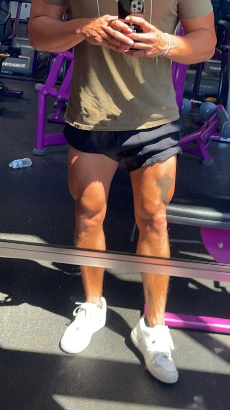 Naakte gelekte OnlyFans-foto van Jfit98