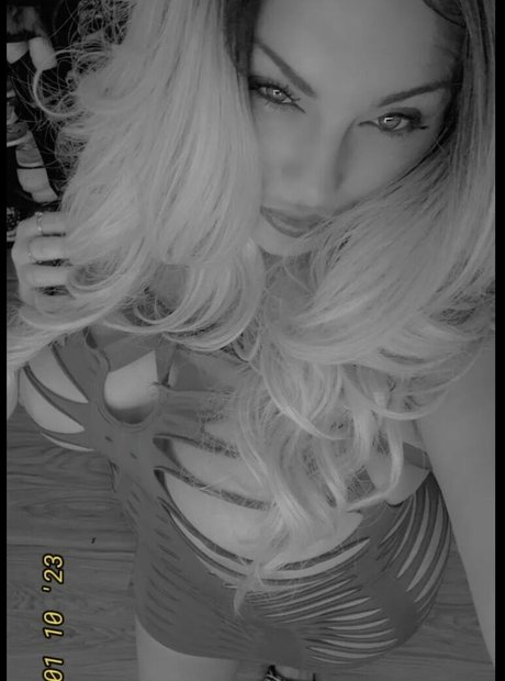 Naakte gelekte OnlyFans-foto van Dazzle Diva