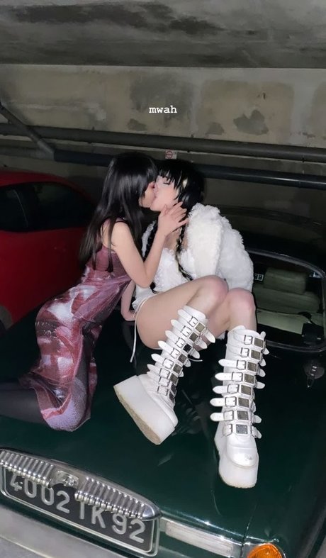 Naakte gelekte OnlyFans-foto van Arielle Maxine