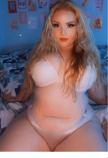 Naakte gelekte OnlyFans-foto van Alyssa Brandi