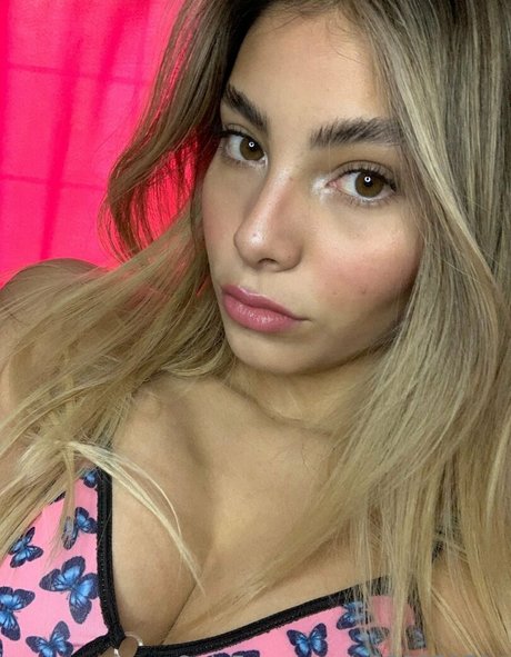 Naakte gelekte OnlyFans-foto van Kendallbelmont