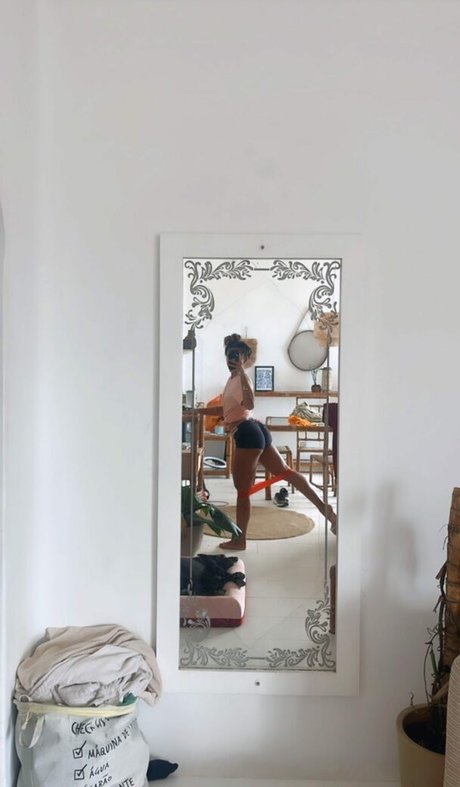 Naakte gelekte OnlyFans-foto van Aninha Cafe