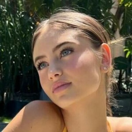 Naakte gelekte OnlyFans-foto van Leni Olumi Klum