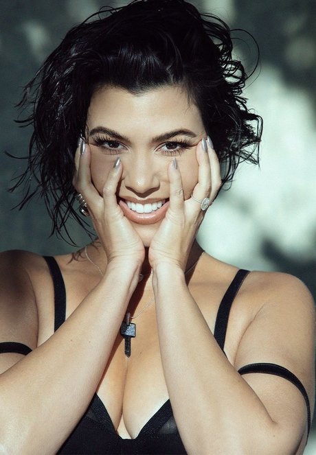 Naakte gelekte OnlyFans-foto van Kourtney Kardashian