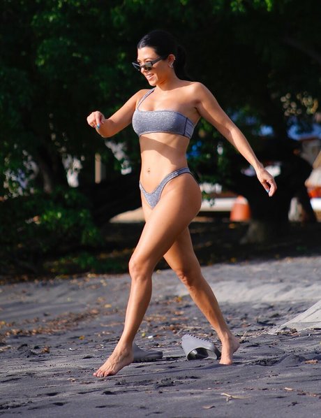 Naakte gelekte OnlyFans-foto van Kourtney Kardashian