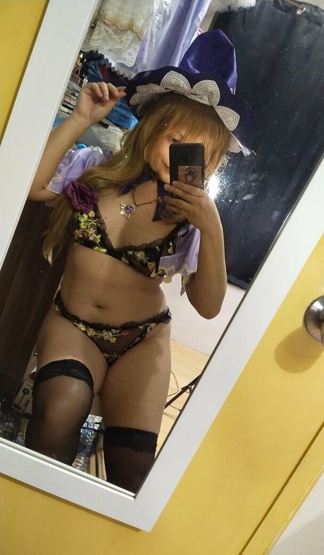 Naakte gelekte OnlyFans-foto van Hana