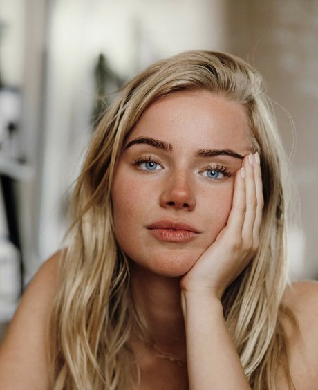 Naakte gelekte OnlyFans-foto van Eva Vlaardingerbroek