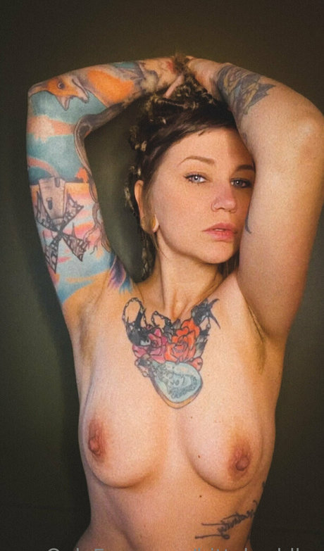 Naakte gelekte OnlyFans-foto van Abittybuddha1969