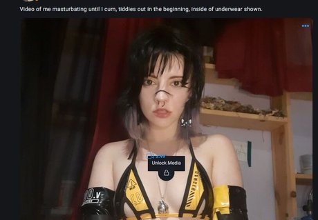 Naakte gelekte OnlyFans-foto van Ragebaby