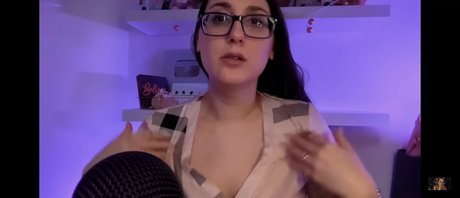 Naakte gelekte OnlyFans-foto van Asmr Alysaa