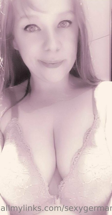 Naakte gelekte OnlyFans-foto van Sexy German Girl
