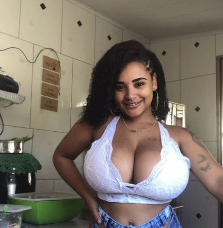 Naakte gelekte OnlyFans-foto van Nanah Rodrigues