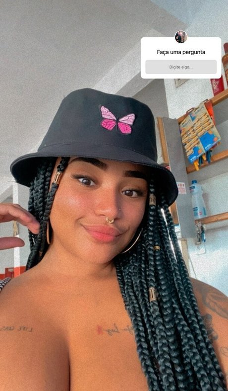Naakte gelekte OnlyFans-foto van Nanah Rodrigues
