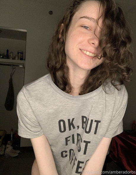 Naakte gelekte OnlyFans-foto van Amberadorbs