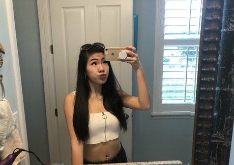 Naakte gelekte OnlyFans-foto van Stonerlaceyyy