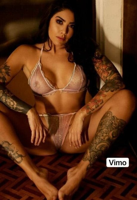 Naakte gelekte OnlyFans-foto van Erika Fernandez