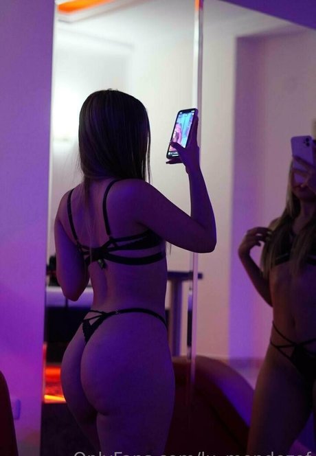 Naakte gelekte OnlyFans-foto van Lumendezof