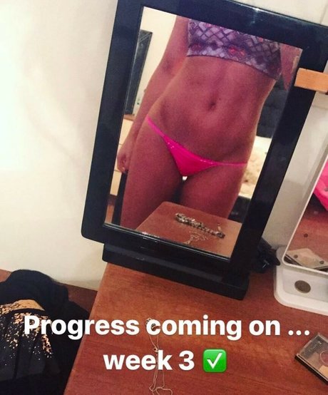 Naakte gelekte OnlyFans-foto van Gymbunnyx