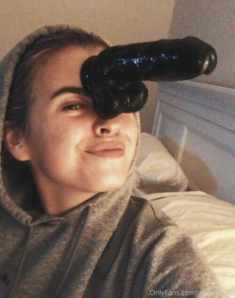 Naakte gelekte OnlyFans-foto van Aubrey Casey