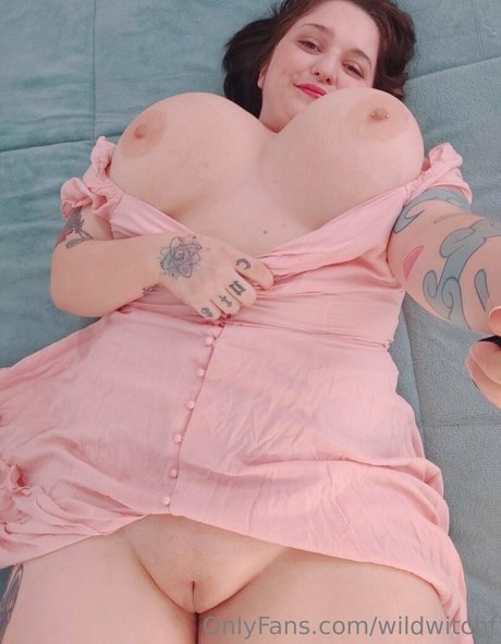 Naakte gelekte OnlyFans-foto van Wildwitchf