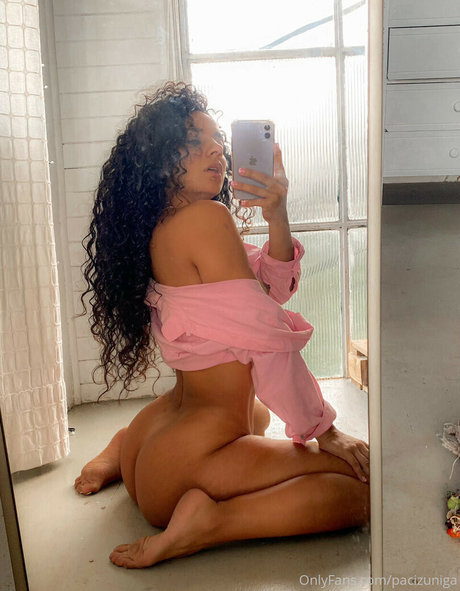Naakte gelekte OnlyFans-foto van Pacizuniga