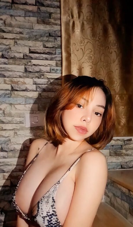 Naakte gelekte OnlyFans-foto van Babyoiler