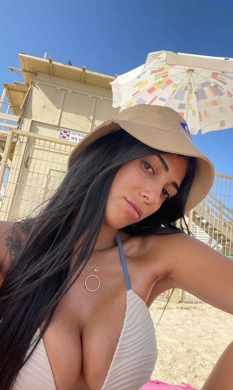 Naakte gelekte OnlyFans-foto van Avital Akko