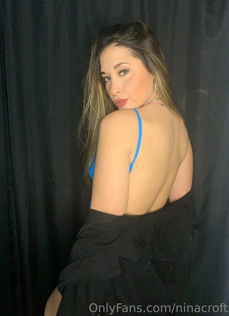 Naakte gelekte OnlyFans-foto van Ninacroft