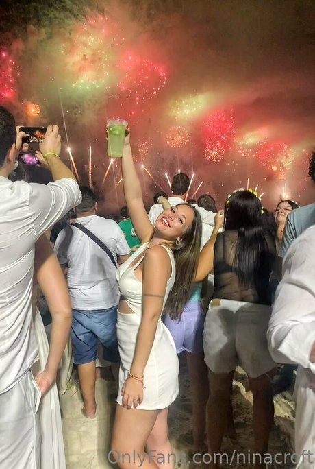 Naakte gelekte OnlyFans-foto van Ninacroft