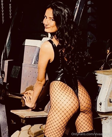 Naakte gelekte OnlyFans-foto van Viva Athena
