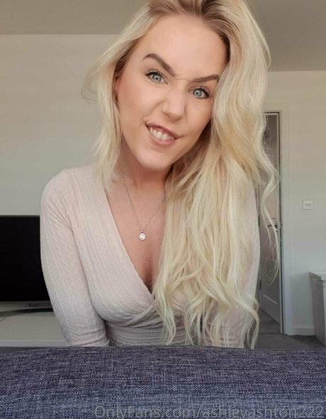 Naakte gelekte OnlyFans-foto van Ashley Ashton