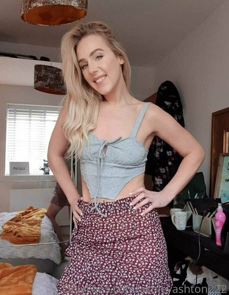 Naakte gelekte OnlyFans-foto van Ashley Ashton