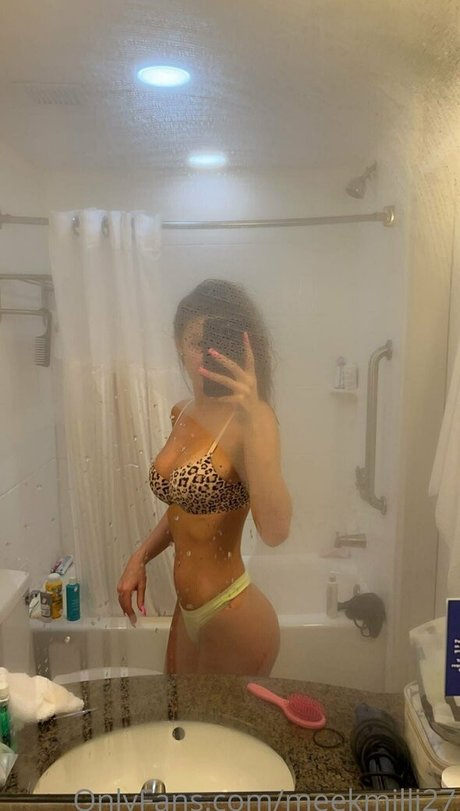 Naakte gelekte OnlyFans-foto van Meekmilli27