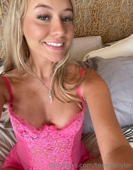 Naakte gelekte OnlyFans-foto van Skyler Storm